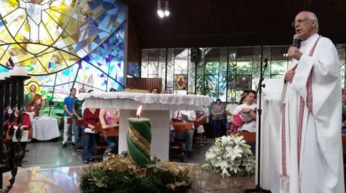 Primeira missa do padre Júlio Lancelotti após punição tem igreja lotada - Imagem