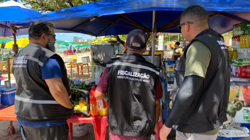 Verão aumenta denúncias de práticas abusivas na orla de Maceió - Imagem