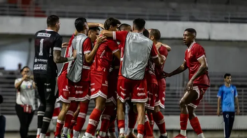 Com gol de Maycon, CRB vence Cruzeiro e se isola na liderança - Imagem
