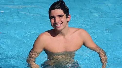 Felipe Knowles quebra recordes e se consolida nas piscinas - Imagem