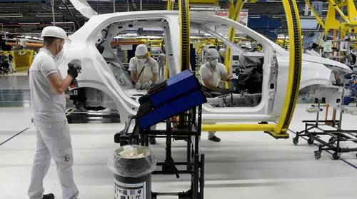 Indústria fecha 2025 com alta de 0,6%, pressionada pelos juros altos - Imagem