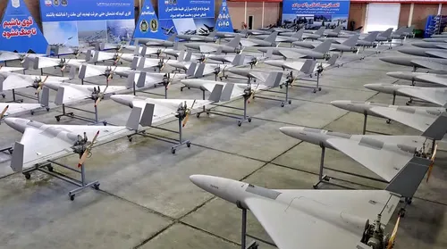 Irã recebe mil drones e anuncia exercícios com munição real - Imagem