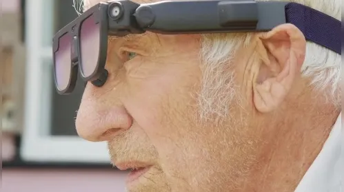 Óculos inteligentes ajudam pessoas com demência a lembrar nomes - Imagem