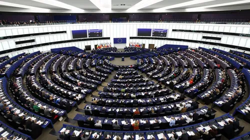 UE congela acordo comerciais com EUA após ameaças de Trump - Imagem