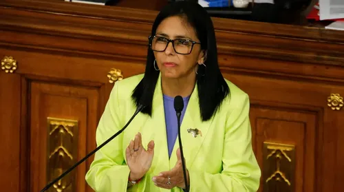 Venezuela: ‘Basta de ordens de Washington’, diz presidente interina - Imagem