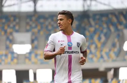 Geovane negocia saída de clube europeu para assinar com CRB