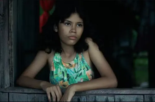 ‘Manas’: a água que afoga o silêncio