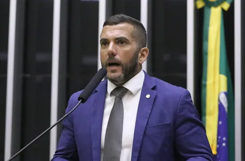 Oposição consegue assinaturas para CPMI do Banco Master