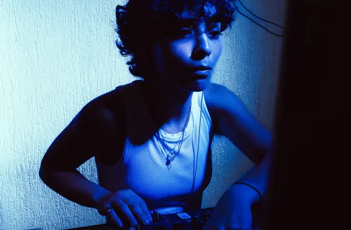 Quando a noite clareia: a música que move a nova geração de DJs em Maceió