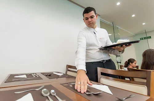 Setor de serviços acumula alta de 2,3% no ano, aponta IBGE