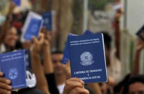 Taxa de desemprego chega a 5,2%, a menor desde 2012