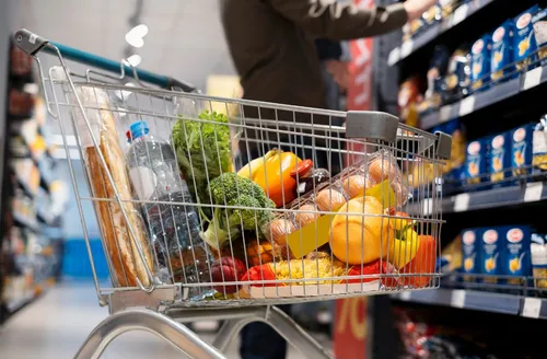 Alagoanos gastam quase 50% do salário com a cesta básica