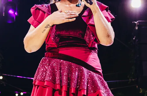 A voz e o talento de Kel Monalisa