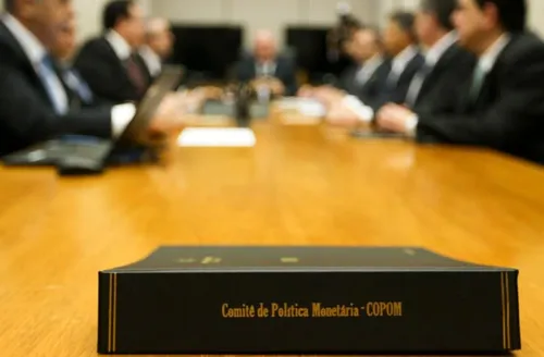 BC mantém juros básicos em 15% ao ano pela 5ª vez seguida