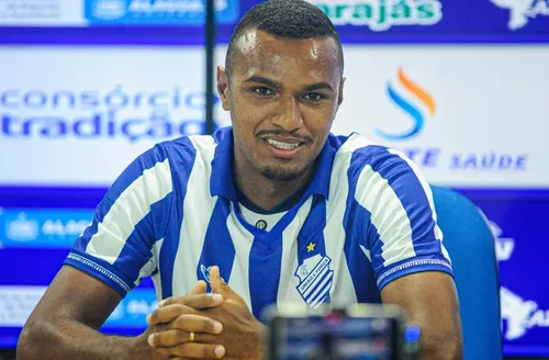 Direção do CSA informa a saída do atacante Venícius Cascais