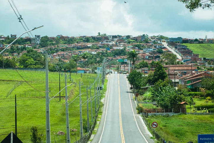 Restauração da AL-470, em Chã Preta, foi uma das obras entregues pelo governo de AL em 2025