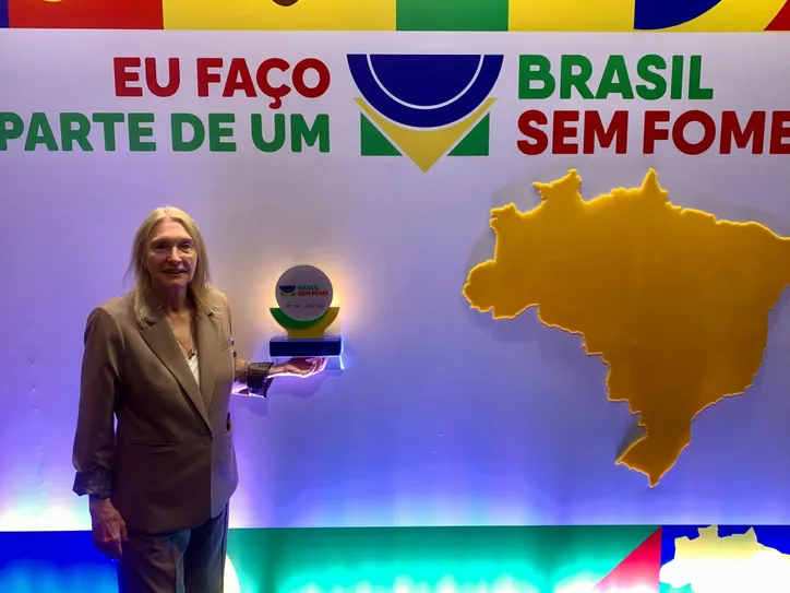 Secretária Kátia Born representou o Paulo Dantas na premiação