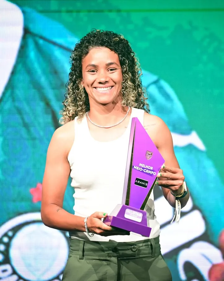 Ingryd Lima é eleita a melhor meio-campista do Paulistão