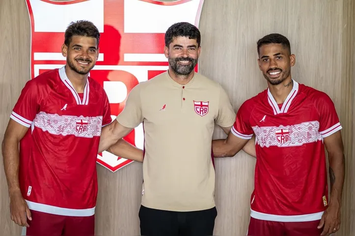 João Neto (E) e Hereda (D) estão de volta ao CRB em 2026