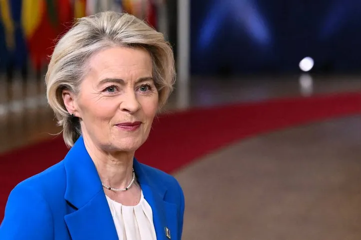 Ursula von der Leyen, líder da Comissão Europeia, na chegada a reunião em Bruxelas