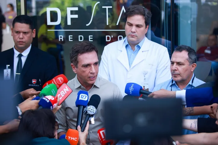 Médicos disseram que será feita uma endoscopia nos próximos dias