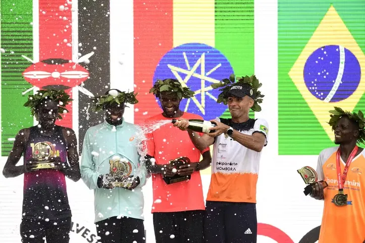 Fábio Jesus (segundo à direita) foi o único brasileiro no pódio