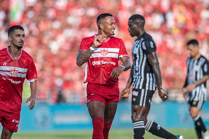 Atacante Léo Pereira vestiu a camisa do CRB entre 2023 e 2025