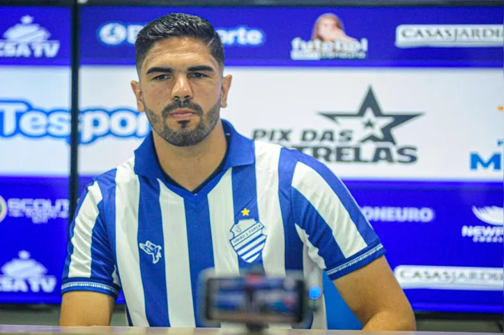 Matheus Mega volta ao CSA após breve período em 2024