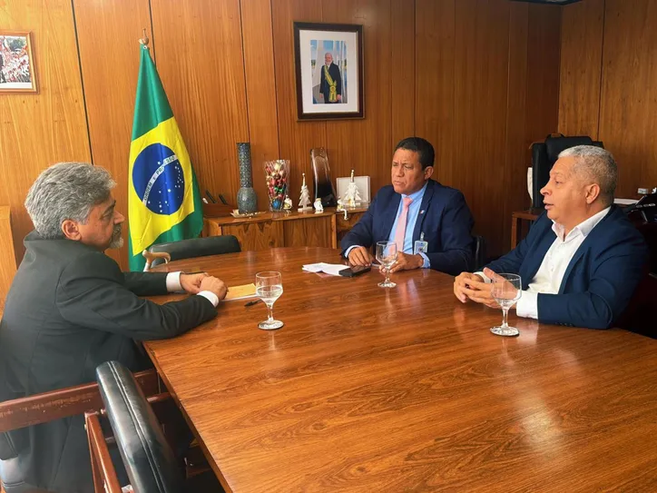 Secretário Júlio Cézar participou de reunião em Brasília para tratar da vida da caravana a Alagoas