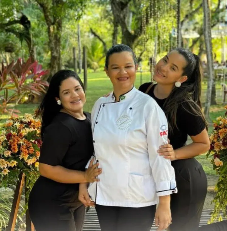 Imagem ilustrativa da imagem Comemoração dupla: Confraternização Natalina e celebração do Dia do Colunista Social