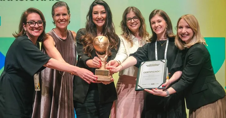 Imagem ilustrativa da imagem Comemoração dupla: Confraternização Natalina e celebração do Dia do Colunista Social