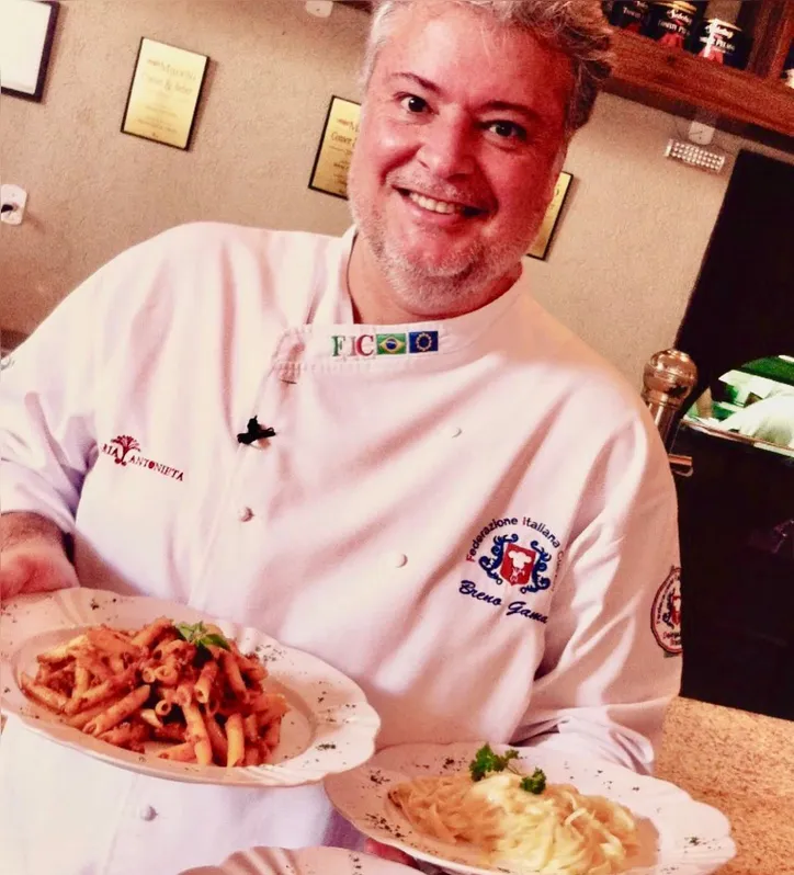 Imagem ilustrativa da imagem Comemoração dupla: Confraternização Natalina e celebração do Dia do Colunista Social