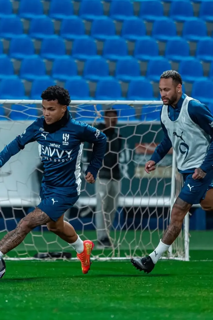 Alagoano Kaio César (esq) jogou com Neymar no Al-Hilal