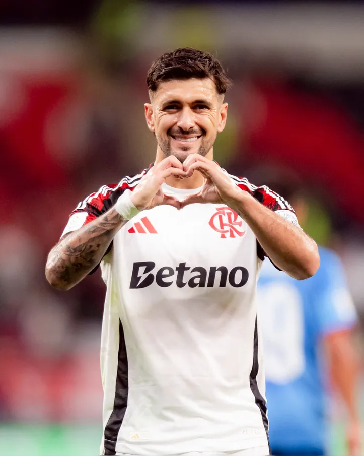 Arrascaeta marcou 25 gols e deu 20 assistências em 64 jogos