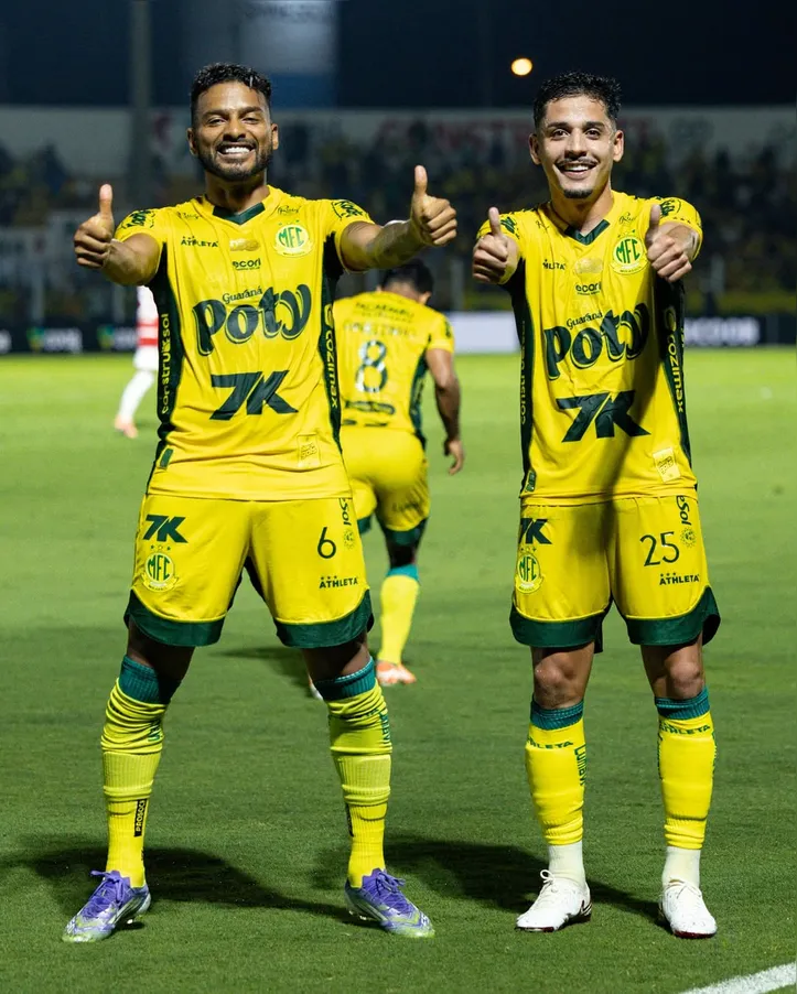 Reinaldo e Neto Moura se destacaram e seguem no Mirassol