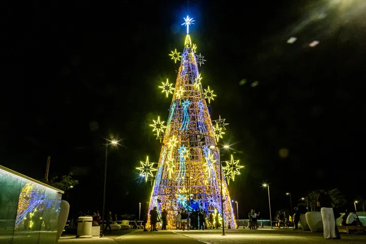 Iluminação da cidade tem atraído os maceioenses e os visitantes