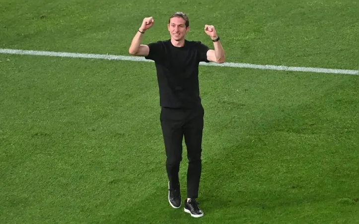 Filipe Luís permanecerá como treinador do Flamengo por mais dois anos