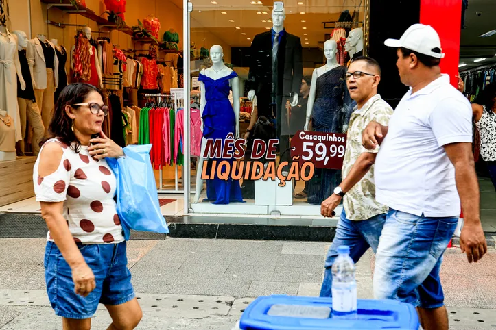 Além das grandes liquidações, parte das redes opta por ofertas sazonais