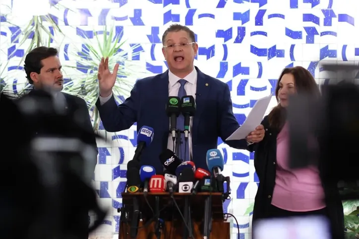 Deputado Sóstenes Cavalcante atribuiu os R$ 430 mil encontrados em seu endereço à venda de imóvel