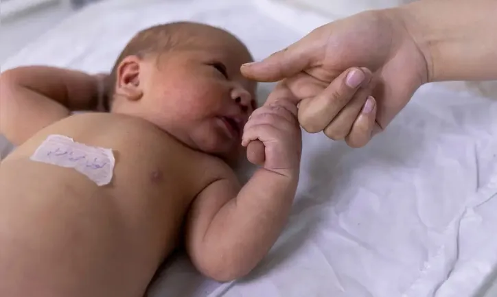 Mais de 28 mil recém-nascidas receberam nome Helena neste ano