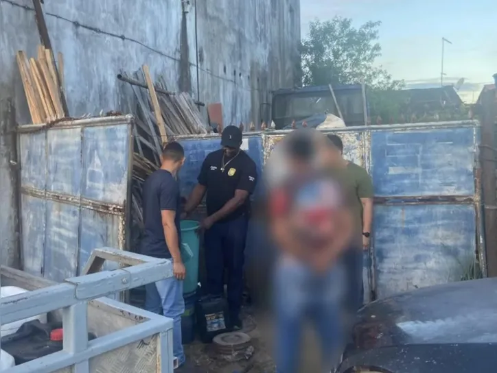 Combustível era armazenado de forma irregular