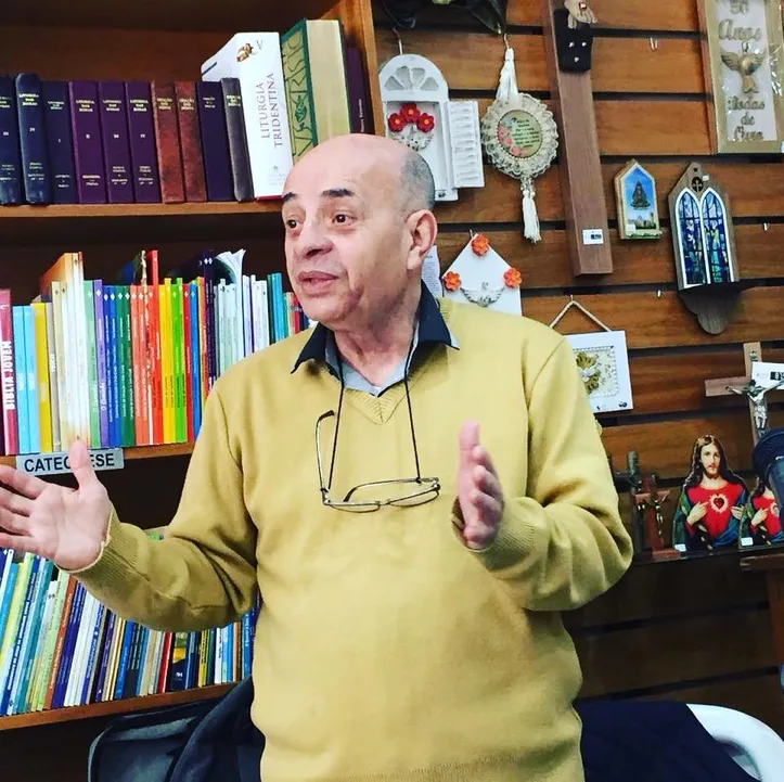 Em Curitiba, Falcão cuida da saúde humana de forma integral