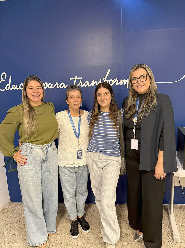 Imagem ilustrativa da imagem Sil da Capela: jaqueira feita de barro, carregada de vida, memória e raiz, virou árvore de Natal