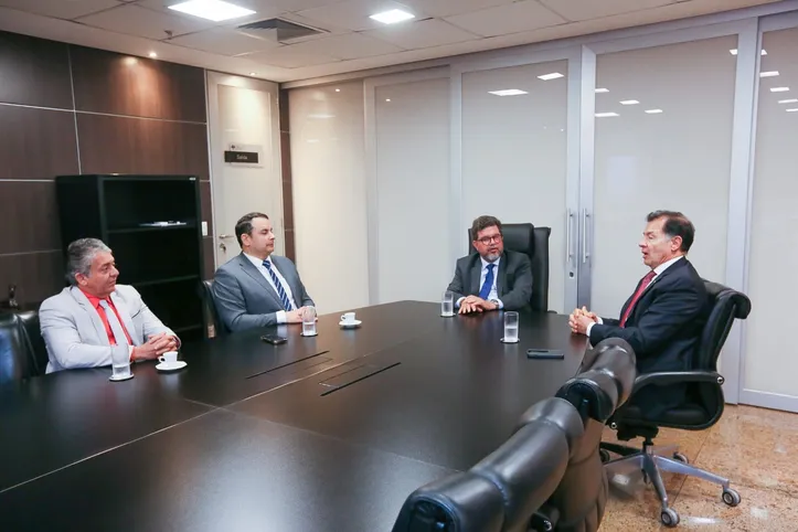 Imagem ilustrativa da imagem Silêncio do governo Lula contrasta com denúncias de milhares de mortes em protestos no Irã