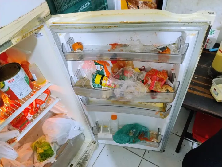 A lista de locais fechados por irregularidades sanitárias abrange principalmente o setor alimentício