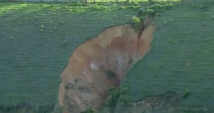 Imagem ilustrativa da imagem Voçoroca avança e gera emergência na cidade de Branquinha