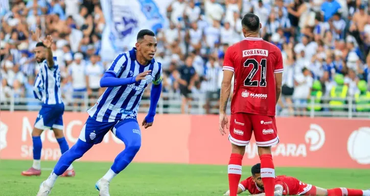 Ciel comemora o gol de empate marcado por ele contra o CRB