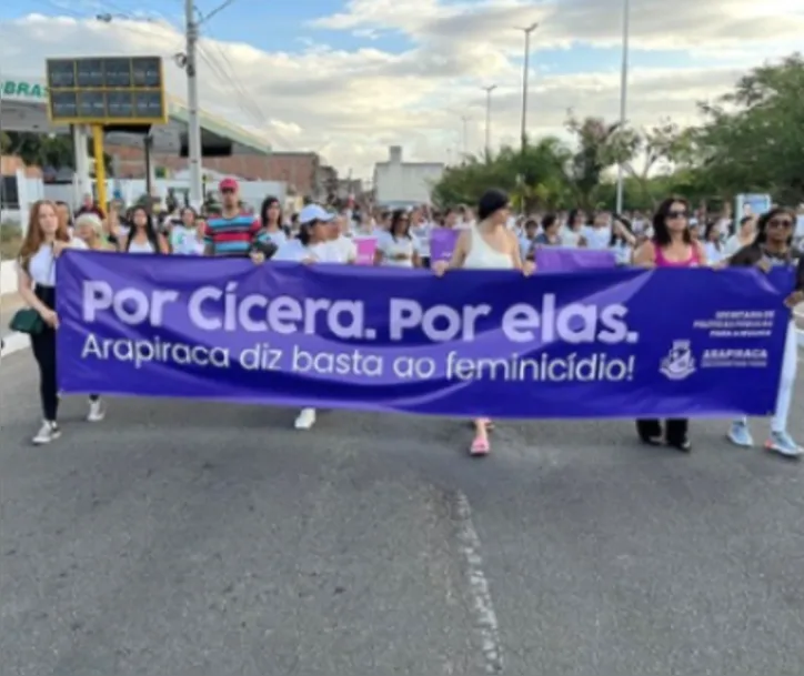 Passeata homenageou Cícera Laura e cobrou Justiça.