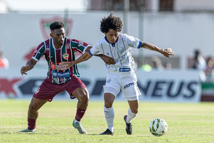 Jogadores de CSA e CSE em jogo da sexta rodada