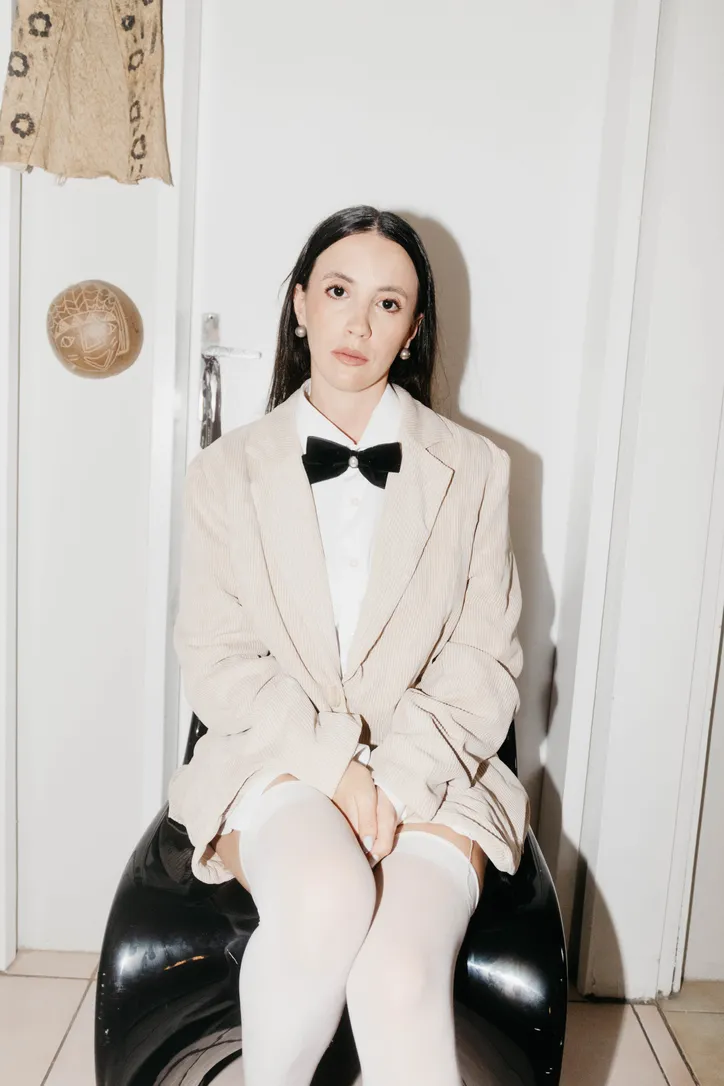 Flora apresetna show inédito no Theatro Homerinho